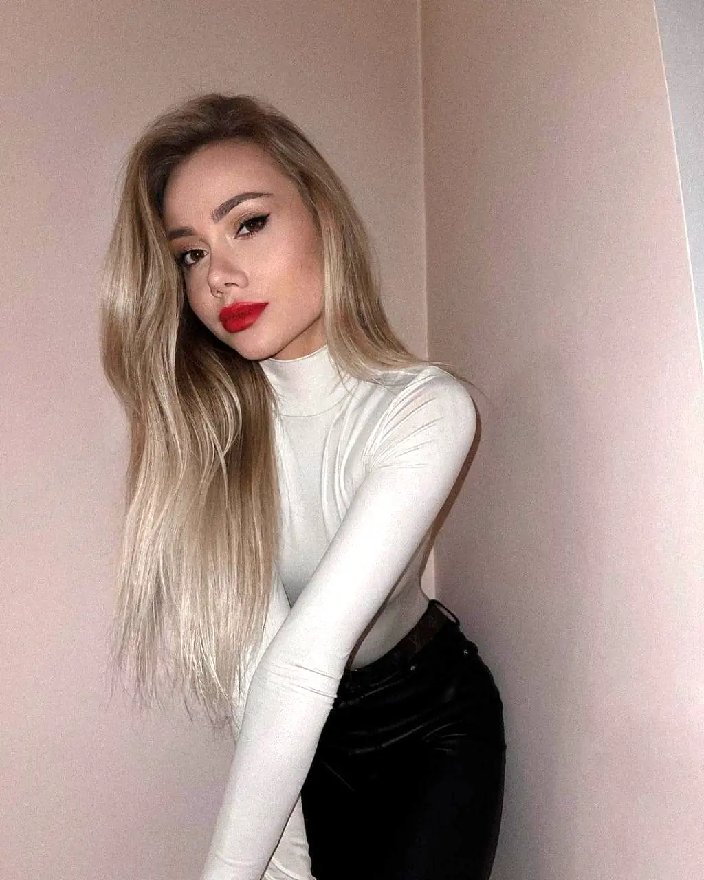 Эскортница sandra в Алматы - рост 171 см, вес 54 кг, возраст 21 лет
