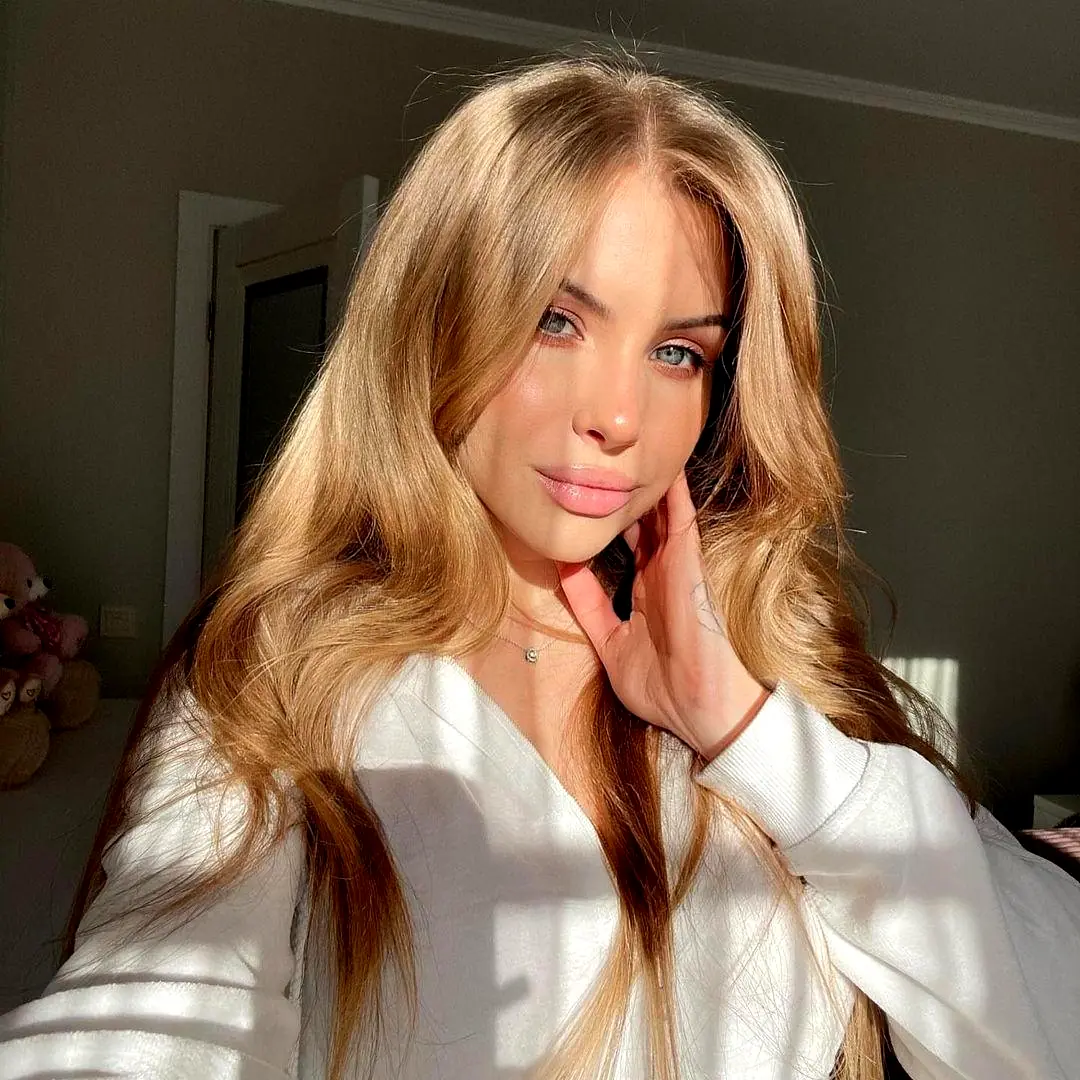 Эскортница lara в Алматы - рост 178 см, вес 52 кг, возраст 21 лет